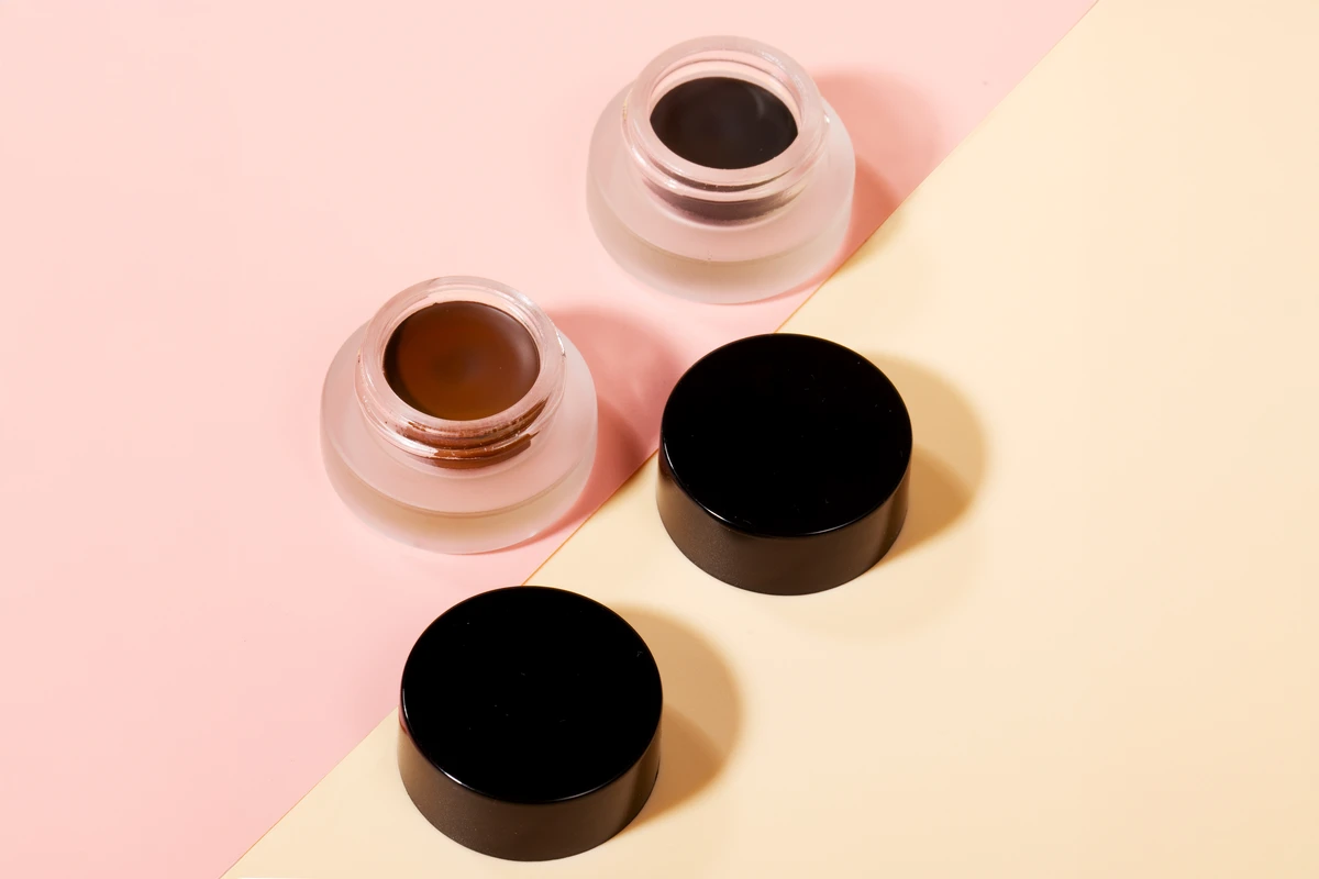 Private Label Long-Wear Eyeliner Cream with a smudge-proof, water-resistant formula for creating both subtle and bold eyeliner looks.