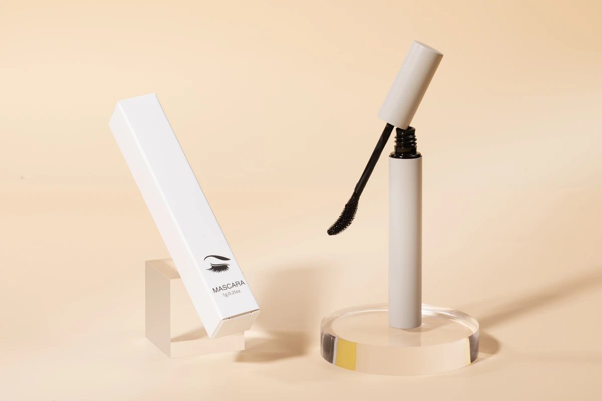 Private Label Volume & Lengthening Mascara with oil-based, long-wearing formula that meets clean beauty standards.