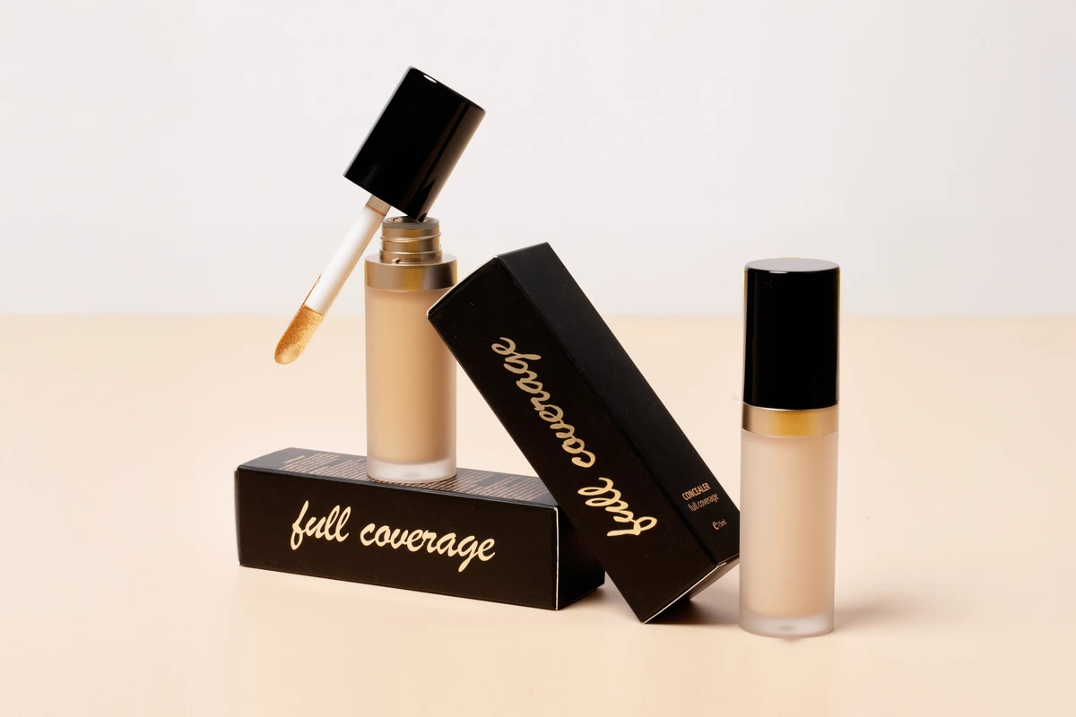 Private Label 4 Color Concealer with high powder content for effective blemish and dark circle coverage.